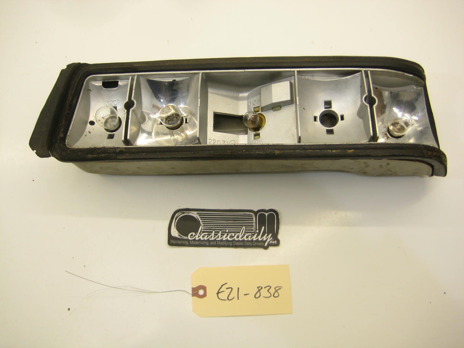 bmw e21 320 tail light assembly passenger right