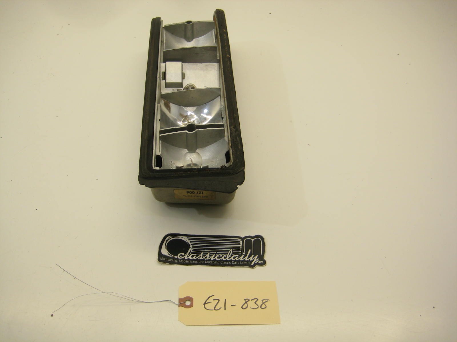 bmw e21 320 tail light assembly passenger right
