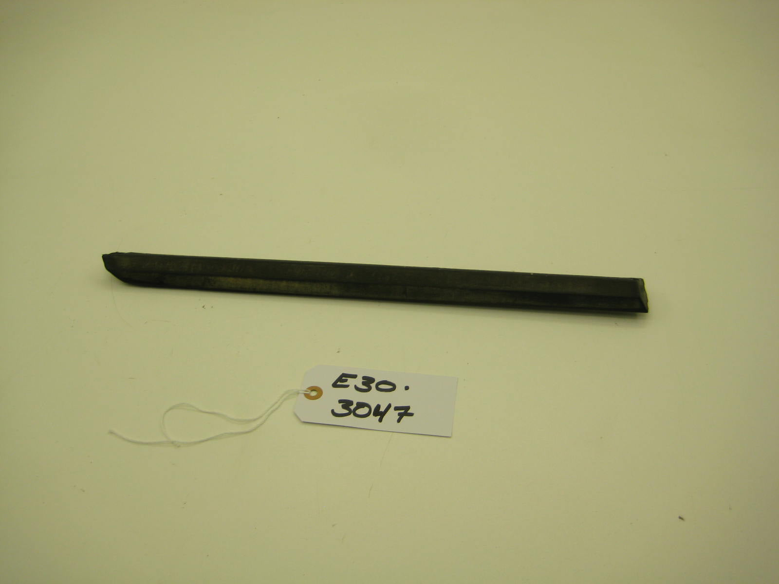 bmw e30 318 325 drivers left coupe behind door bump trim