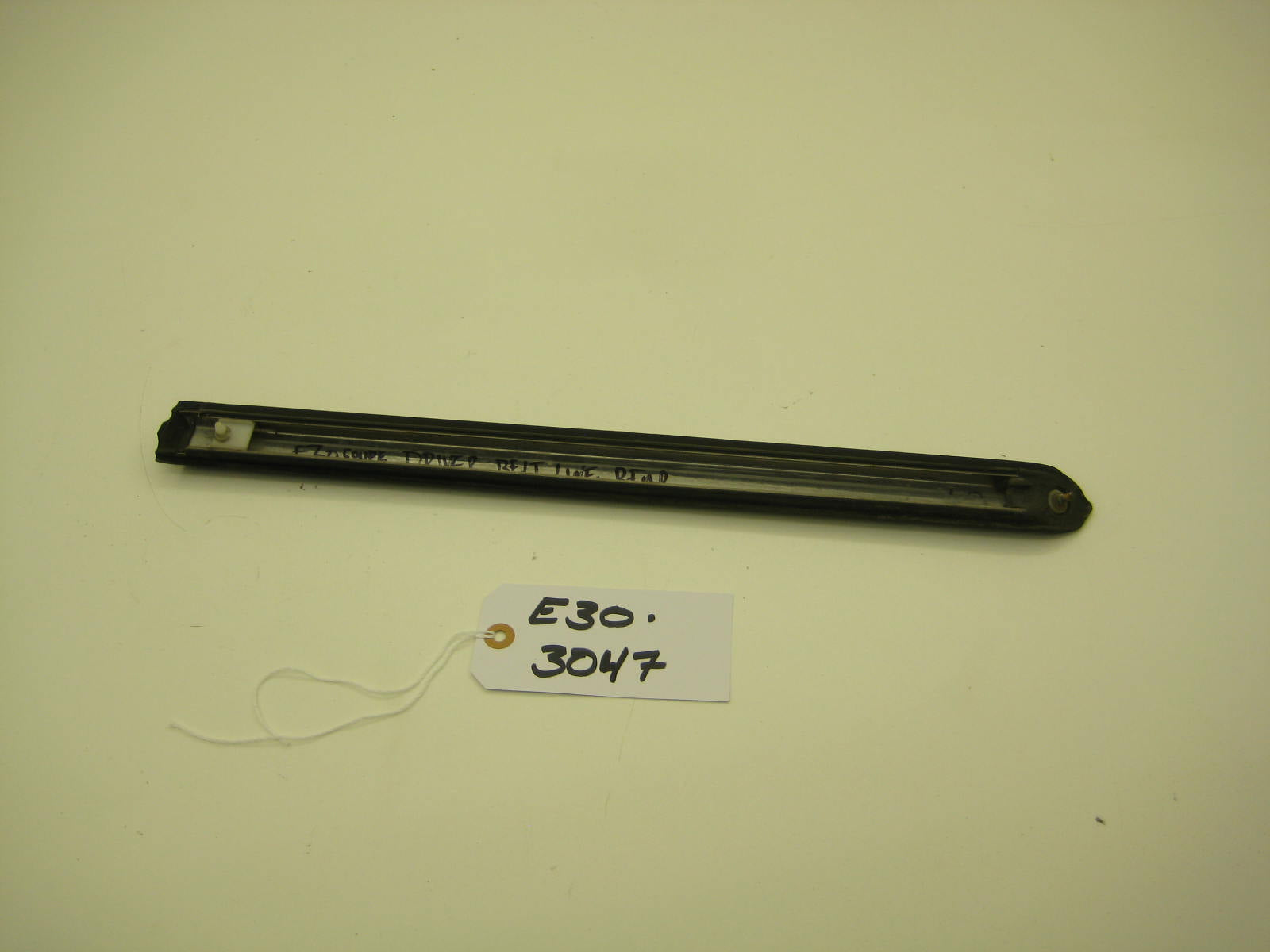 bmw e30 318 325 drivers left coupe behind door bump trim