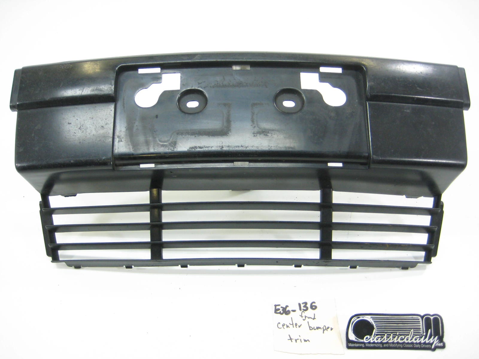 Front bumper tow hook cover set for E34 – ClassicEuroParts